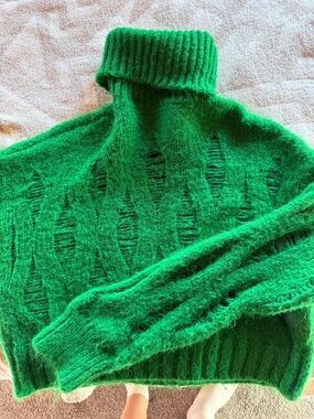 Zara Cozy Green Turtleneck Women’s Sweater